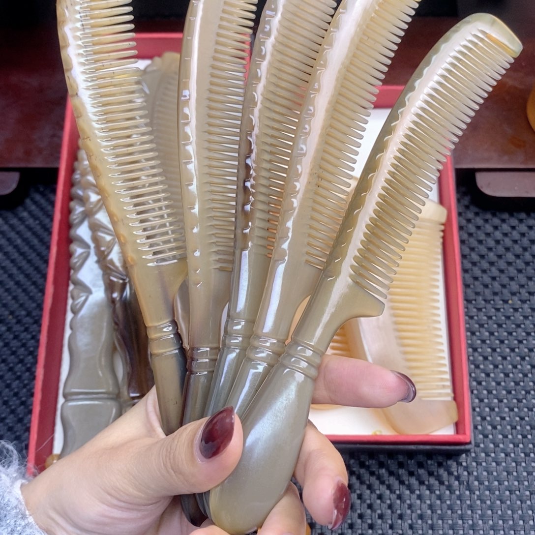 纯手工制作纯牛角梳子