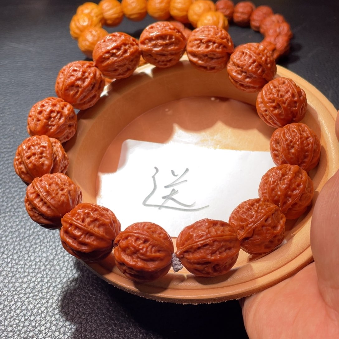 文玩核桃手串礼物