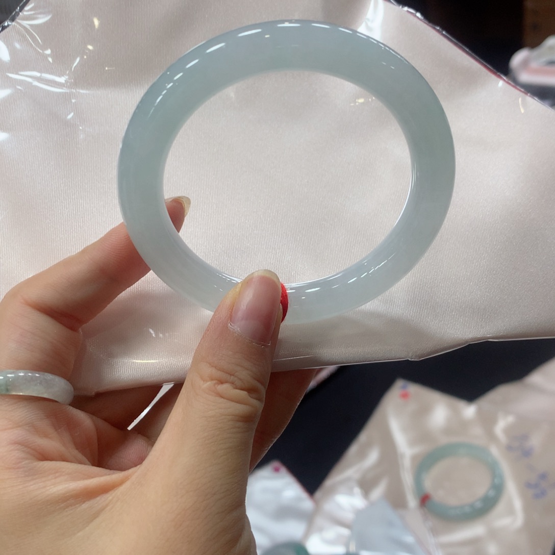 小***椒翡翠未镶嵌手镯买断