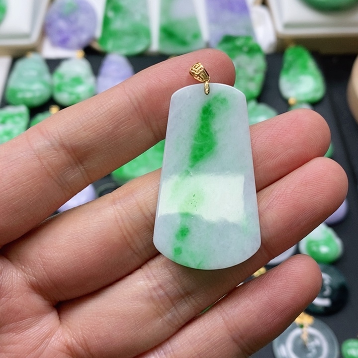 翡翠颈饰未镶嵌吊坠