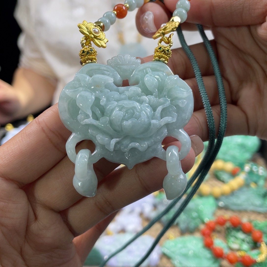 翡翠颈饰未镶嵌代编织