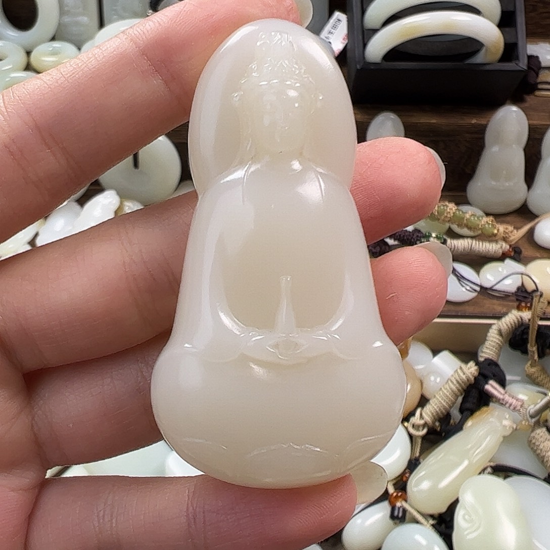 诚***诚和田玉未镶嵌颈饰