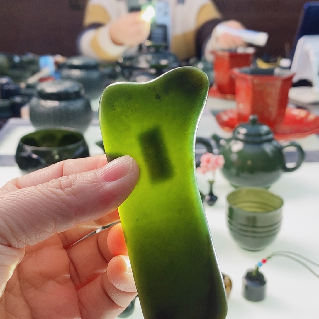 和田玉（青玉）摆件未镶嵌刮板