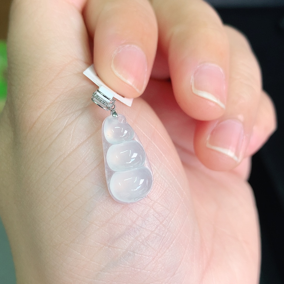 翡翠颈饰18K金镶嵌高冰小豆