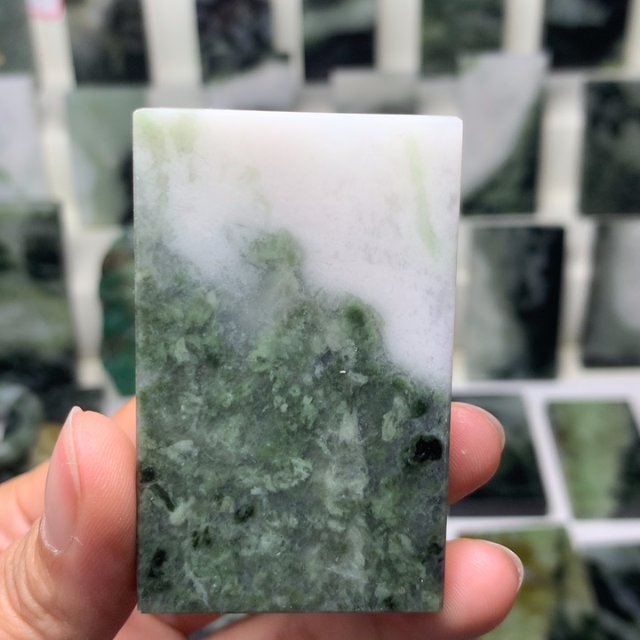 独山玉未镶嵌颈饰