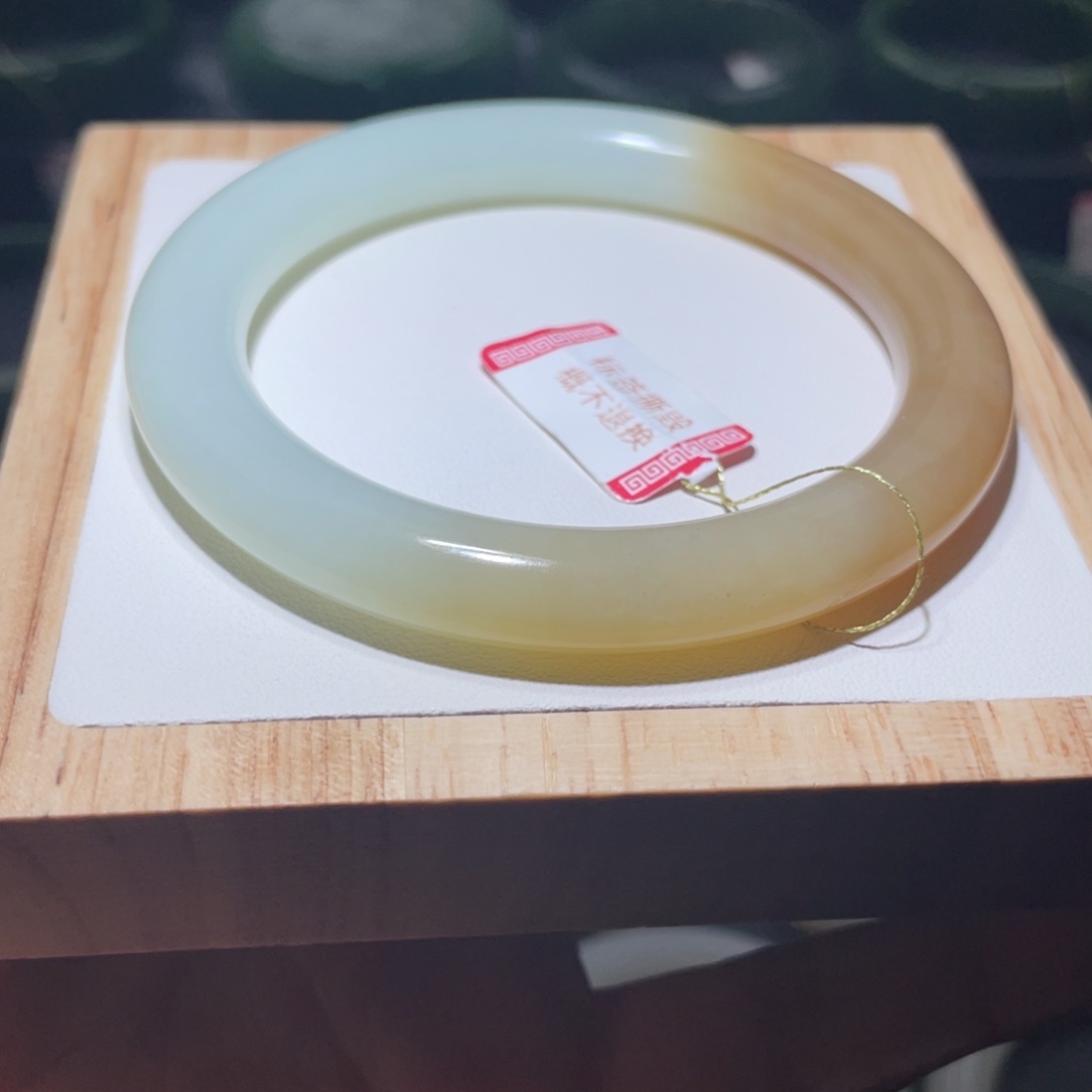 和田玉手镯未镶嵌衣*