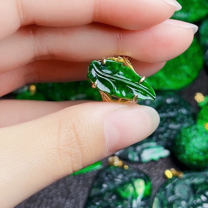 翡翠银S925镶嵌颈饰多样性