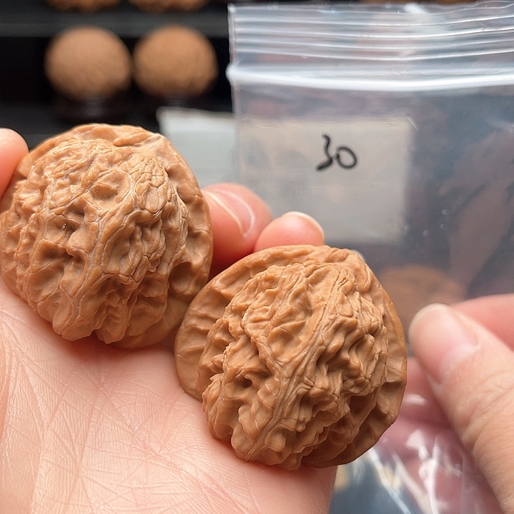 文玩核桃把件三角白全品