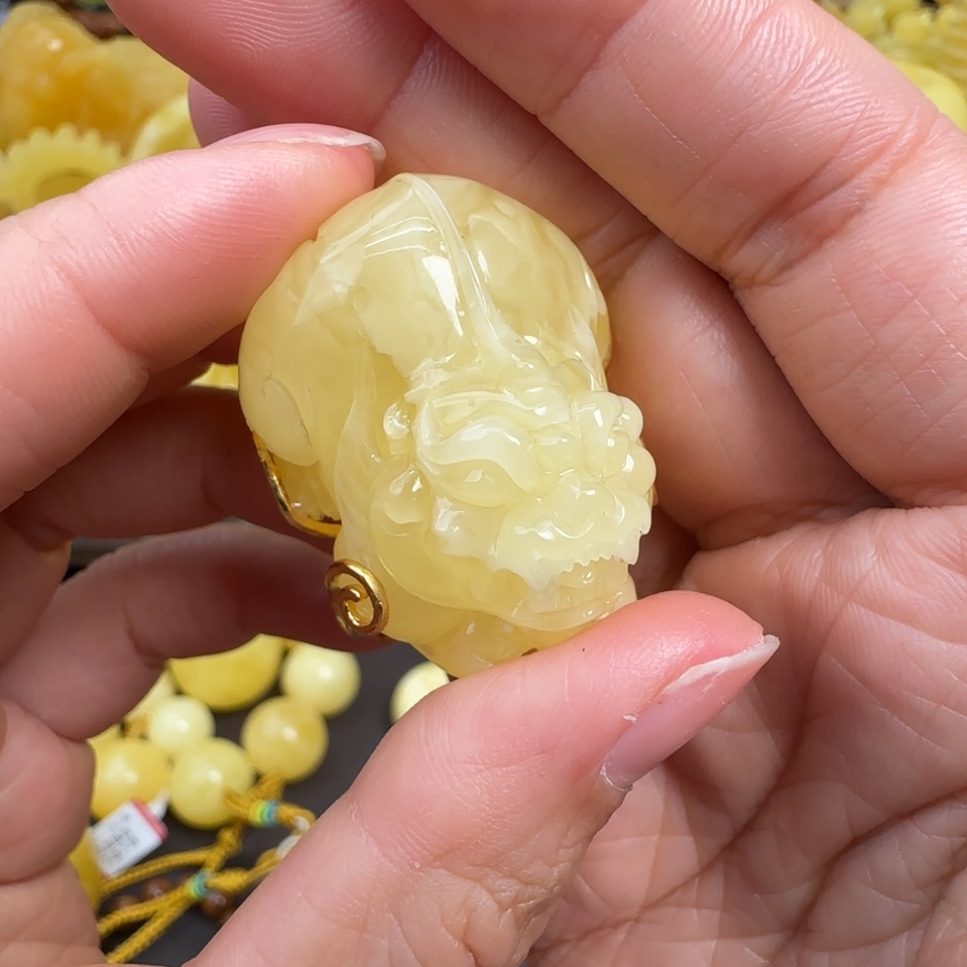 蜜蜡未镶嵌珠宝奇石