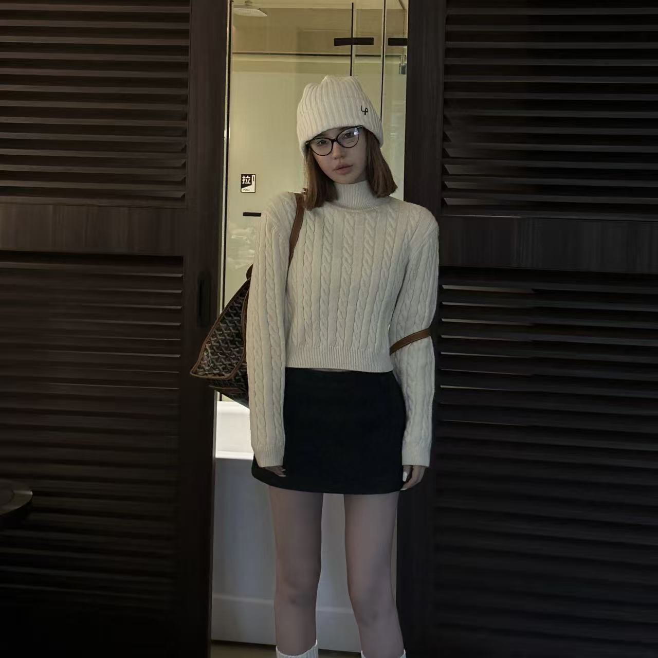 纯色针织衫女麻花复古毛衣圆领套头上衣秋冬加厚款宽松