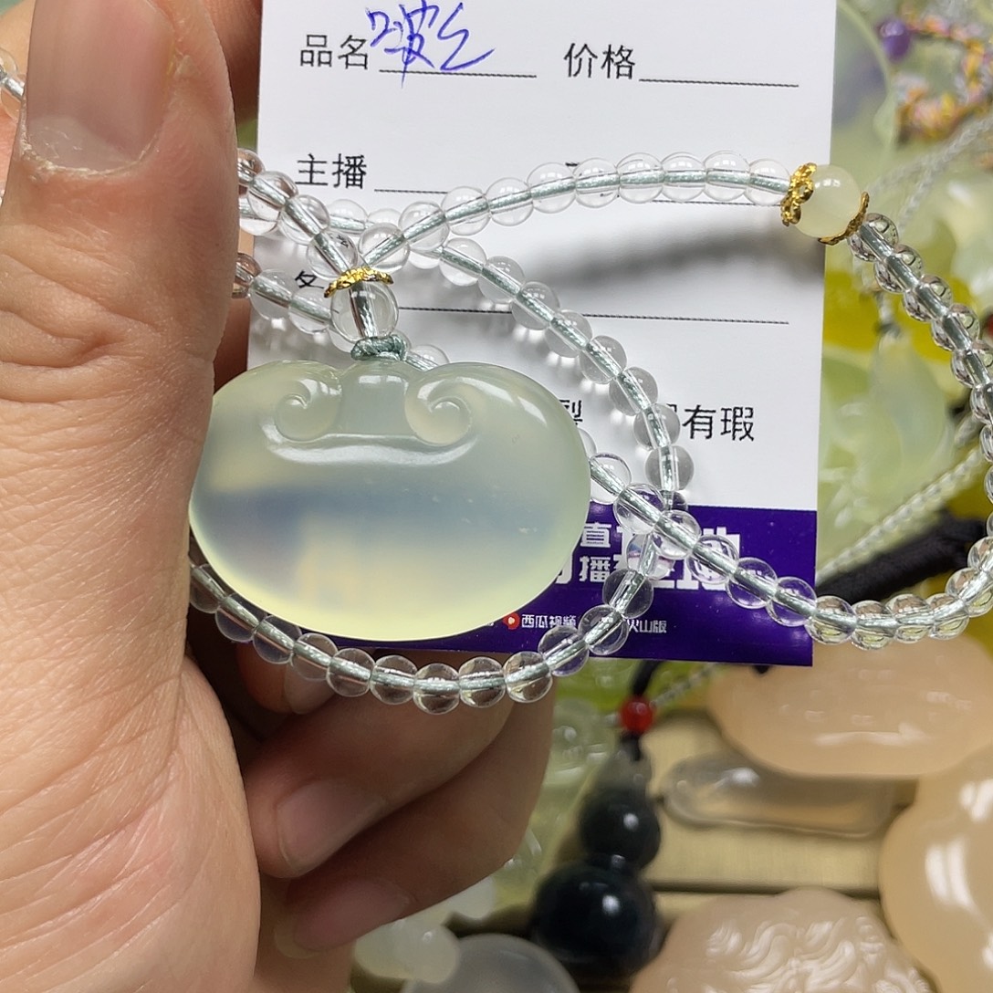 啵***）蛇纹石玉未镶嵌颈饰