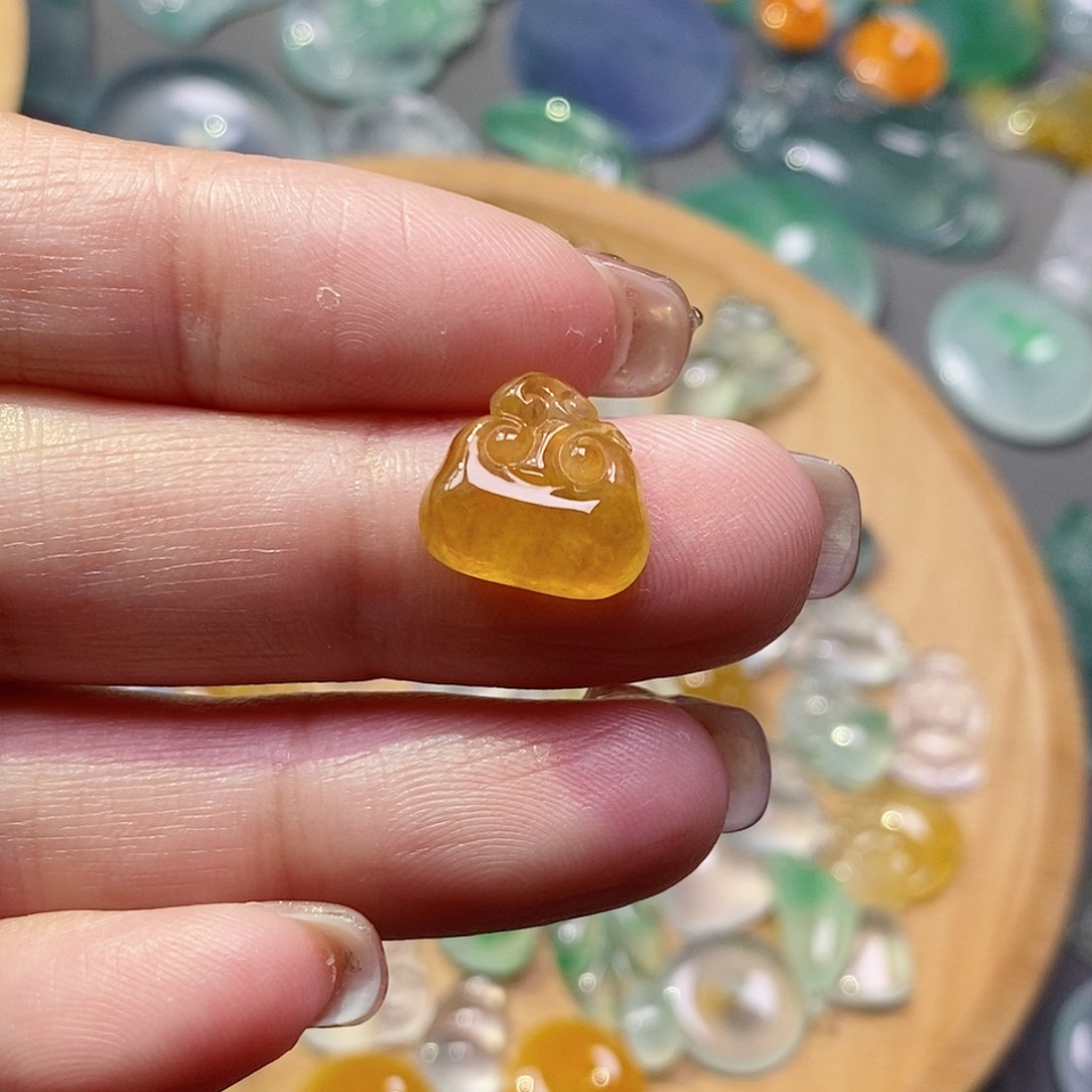 翡翠颈饰未镶嵌翡翠