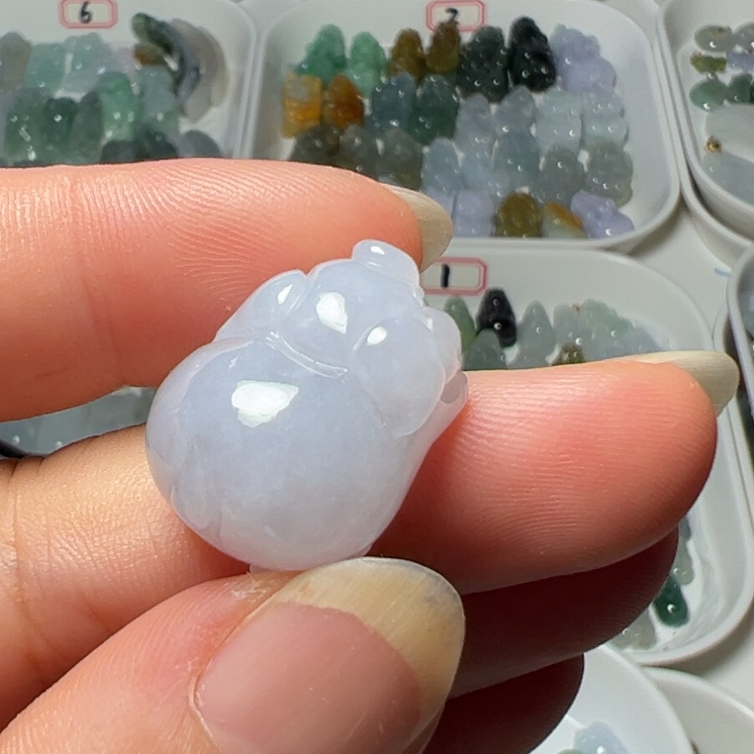 拜***雨翡翠未镶嵌颈饰吊坠孔猪一个280块