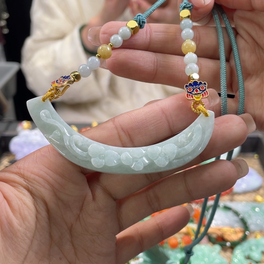 翡翠颈饰未镶嵌代编织