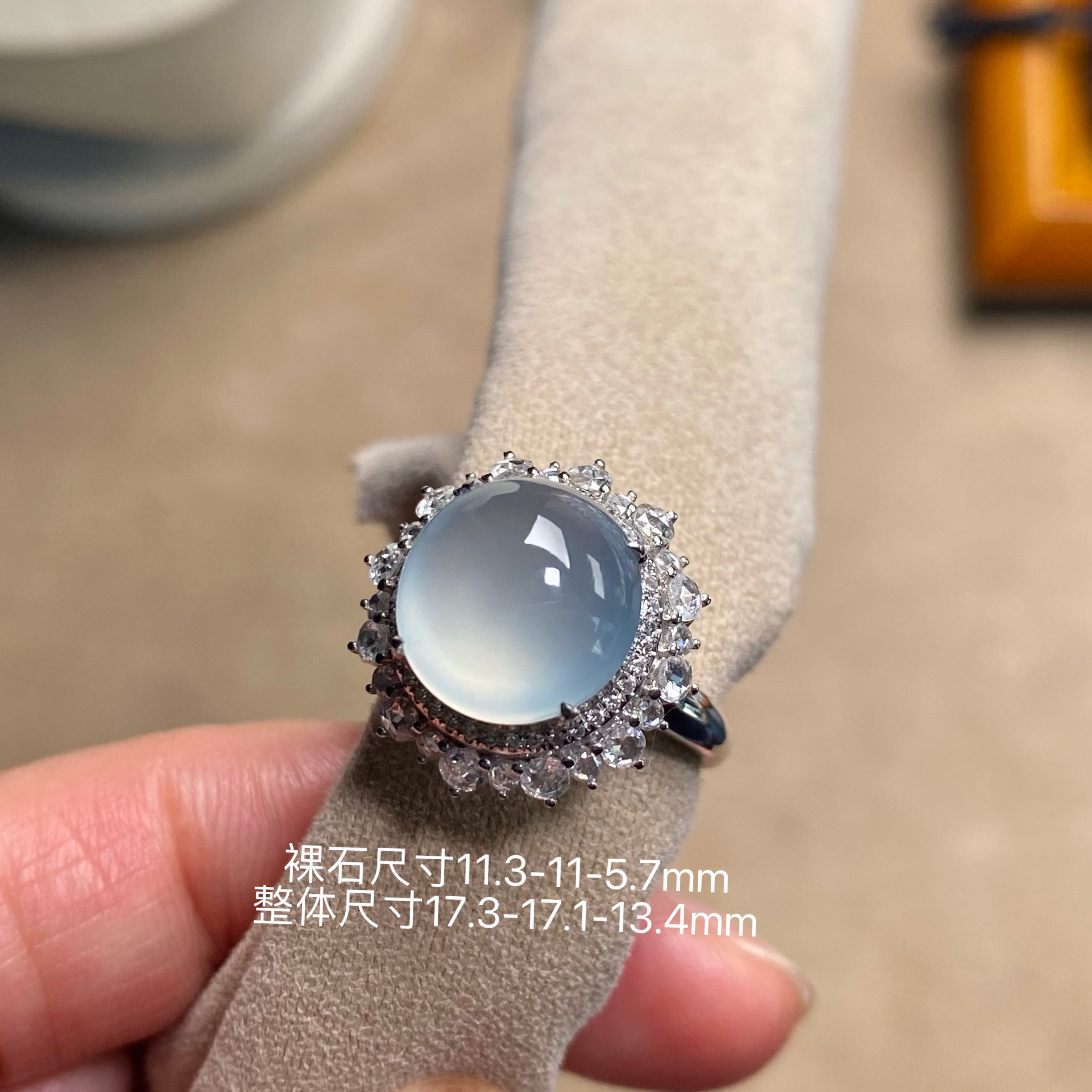 翡翠戒指18k金镶嵌高冰种水冰透起光底子纯净形体饱满翡翠戒指