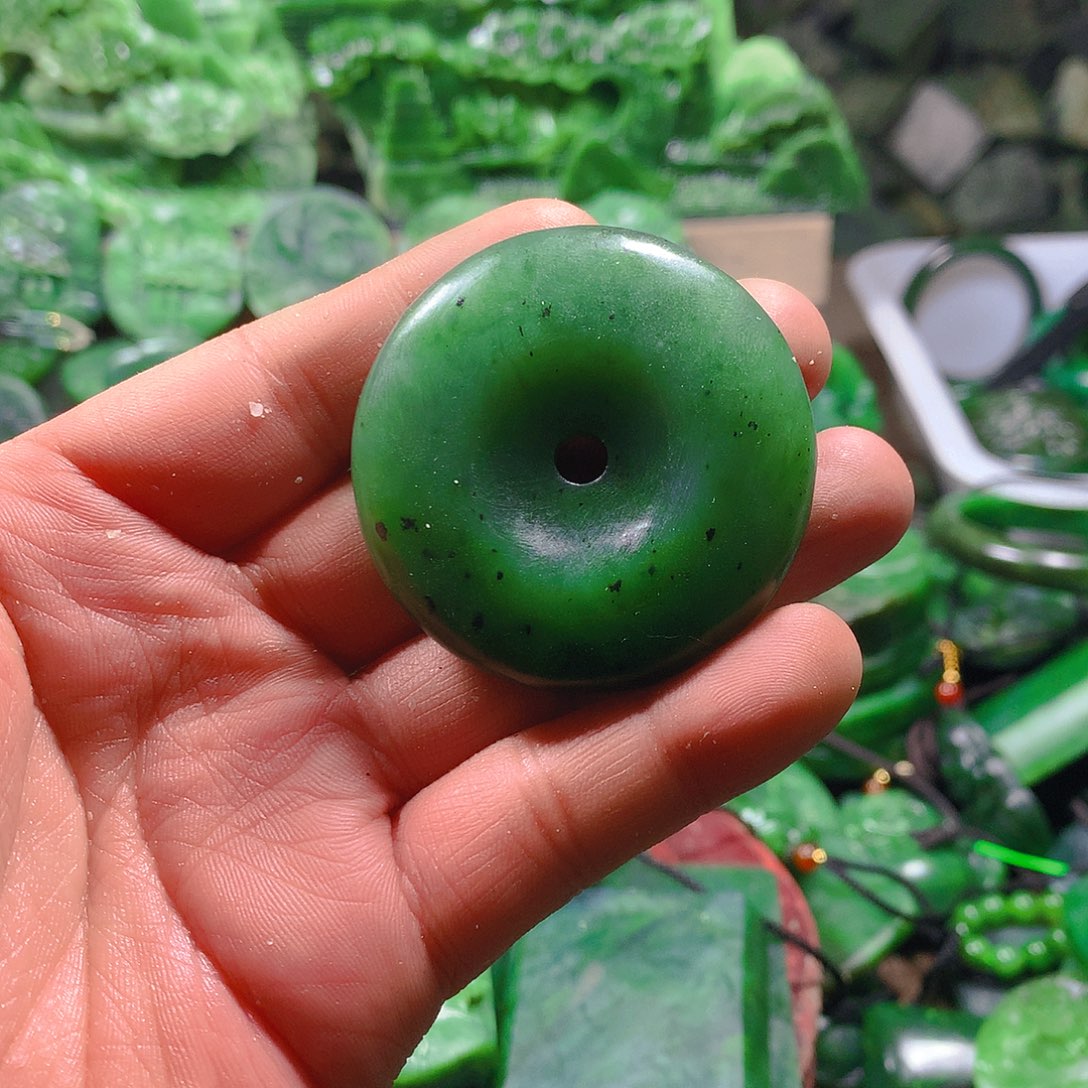 泡***球和田玉（碧玉）未镶嵌珠宝奇石