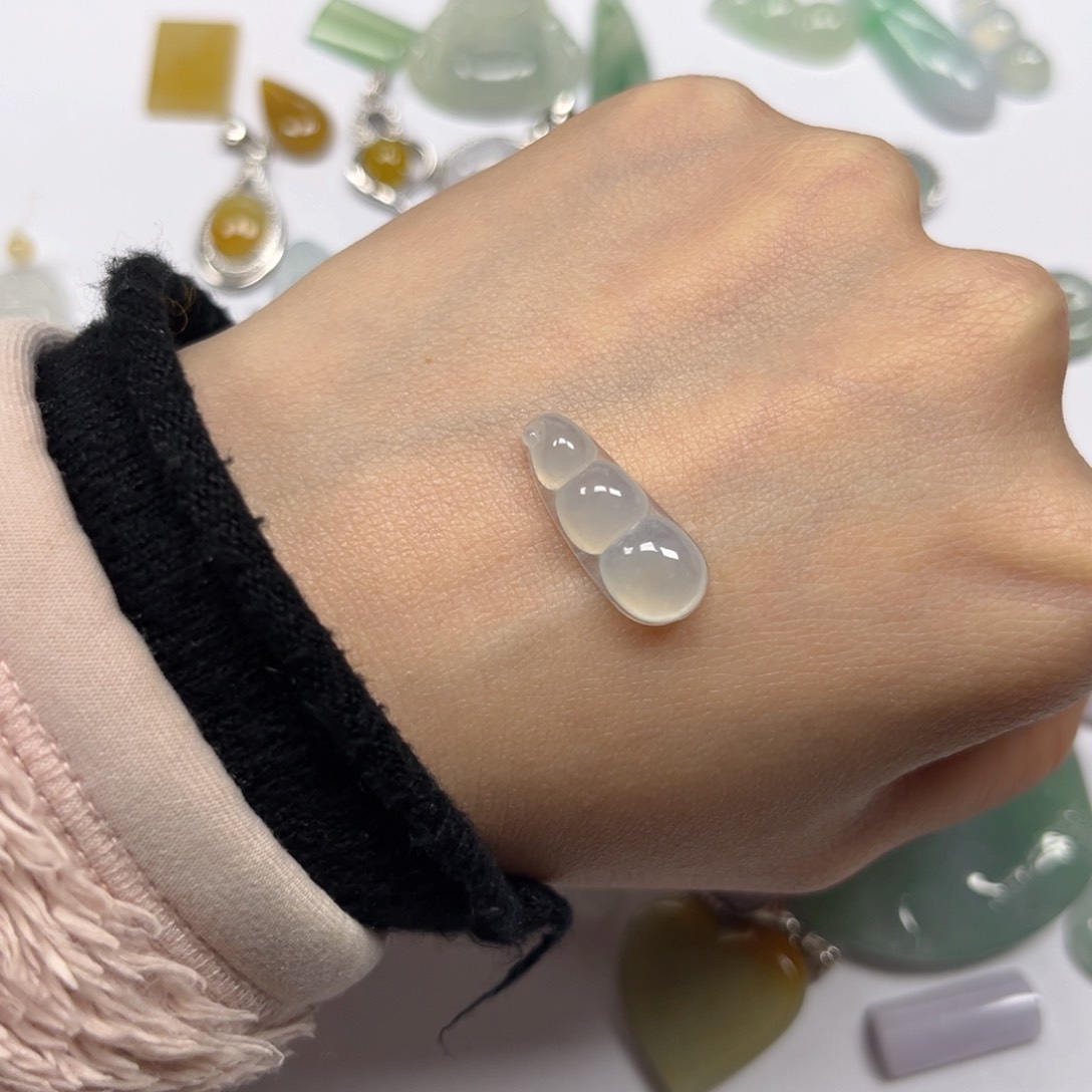 翡翠颈饰未镶嵌翡翠福豆