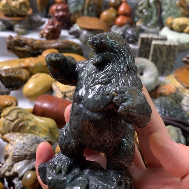 未镶嵌岫岩河磨玉（透闪石质玉）把件