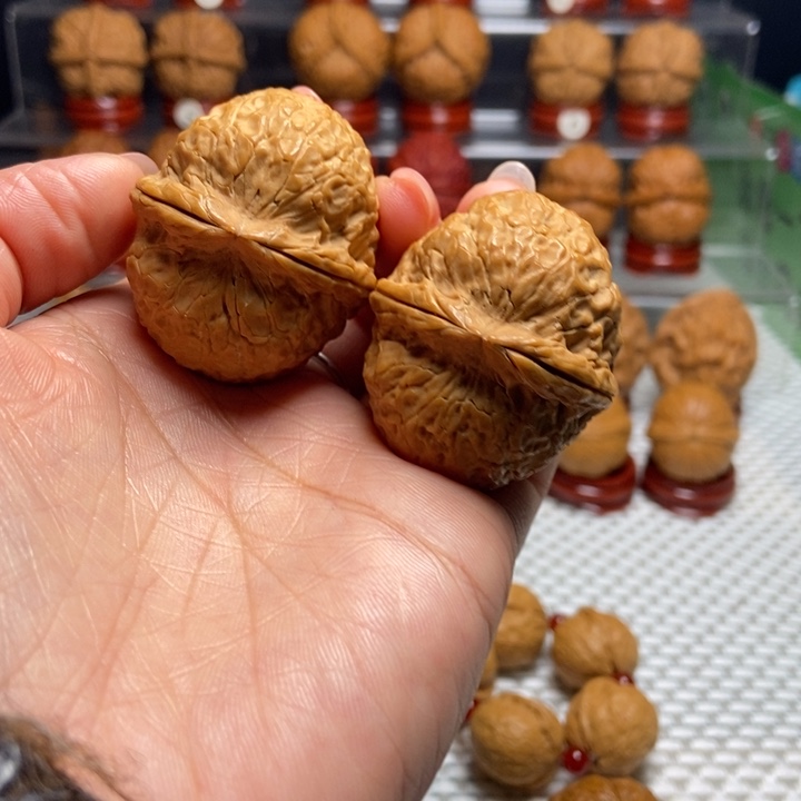 向***.把件文玩核桃1至尊元宝