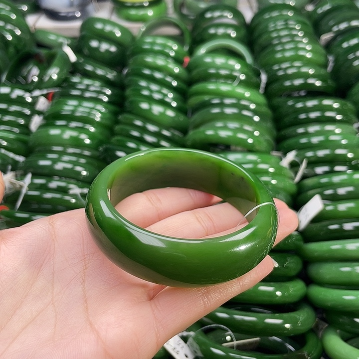 未镶嵌手镯和田玉（碧玉）