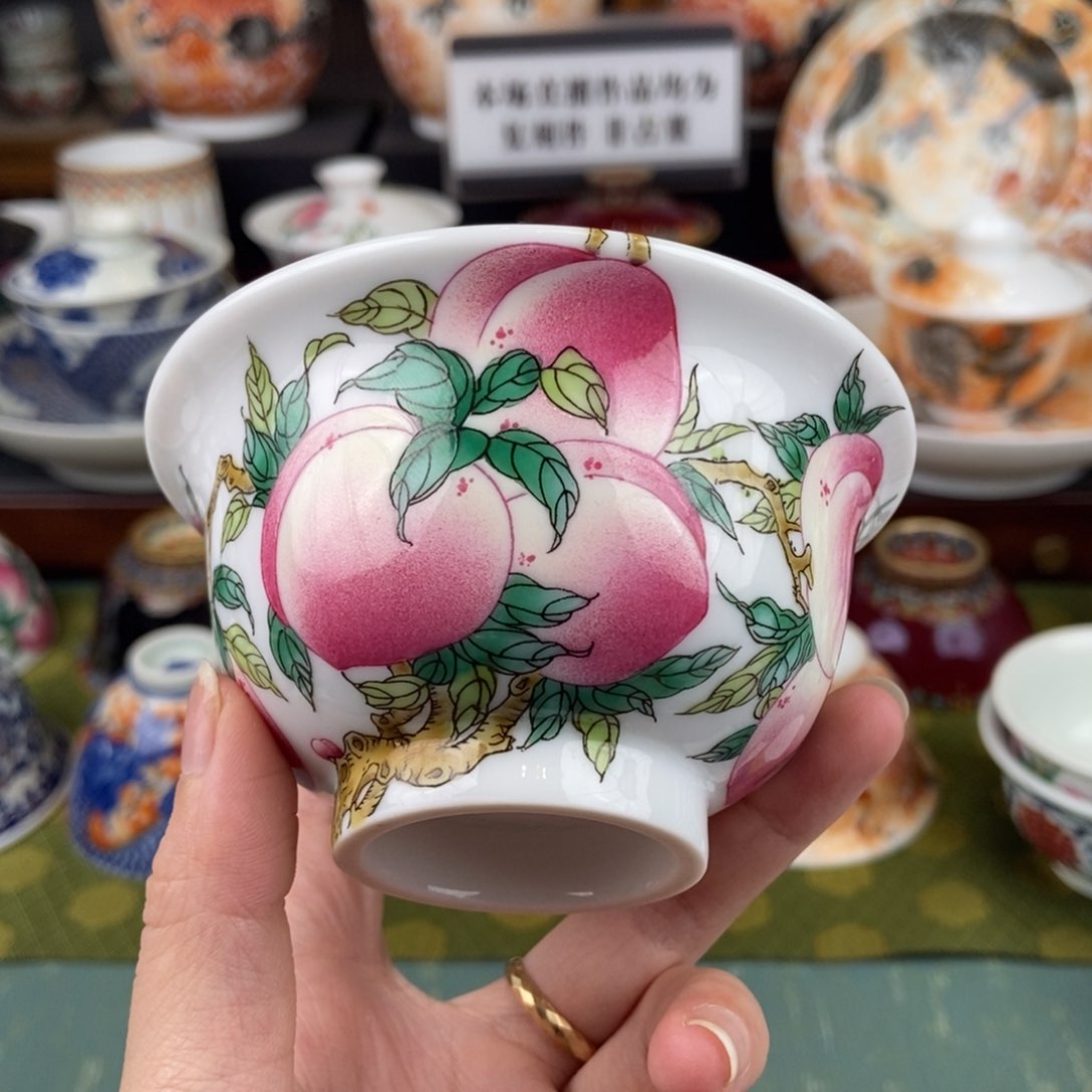 陶瓷的设计师是一个人