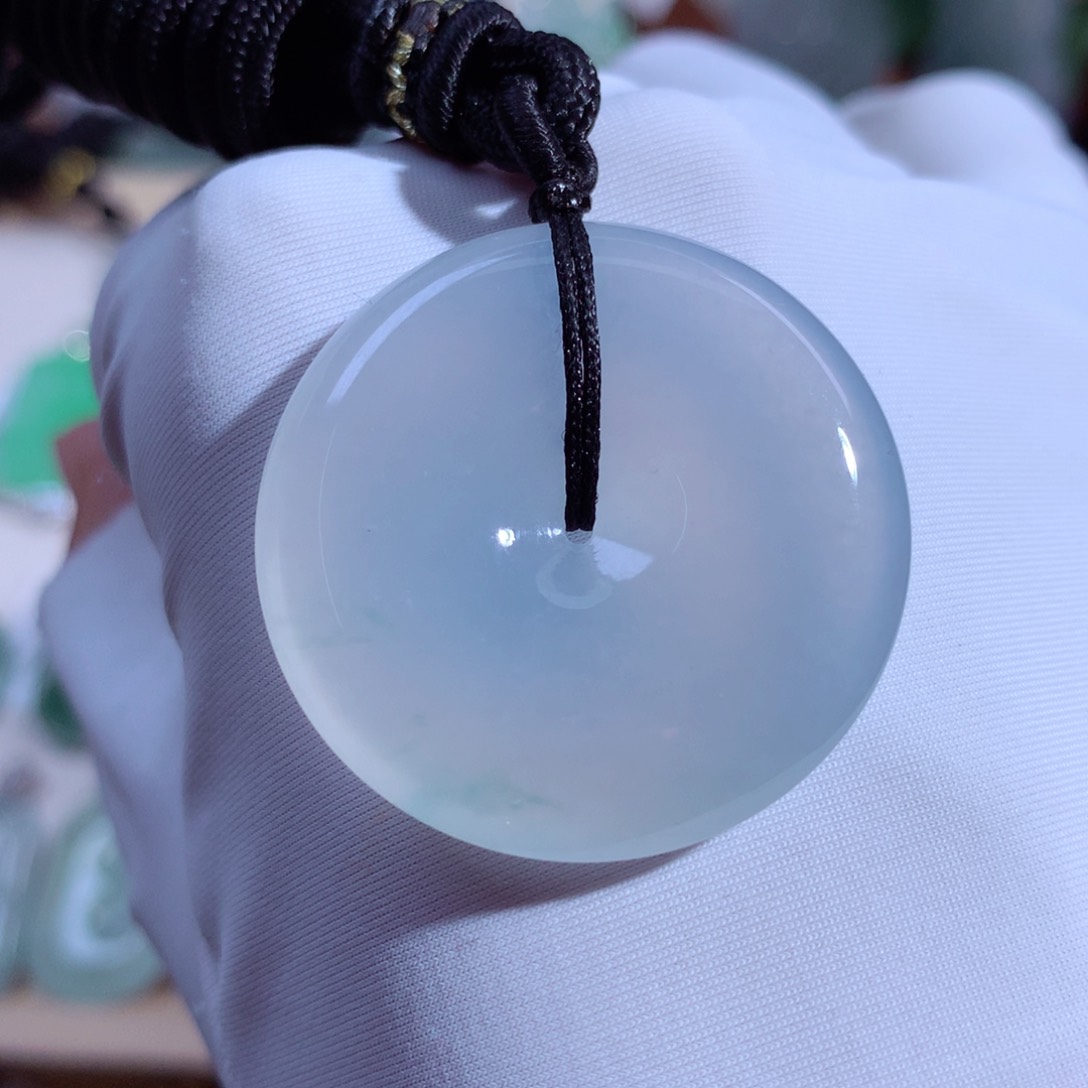 翡翠颈饰未镶嵌31.5×6.3