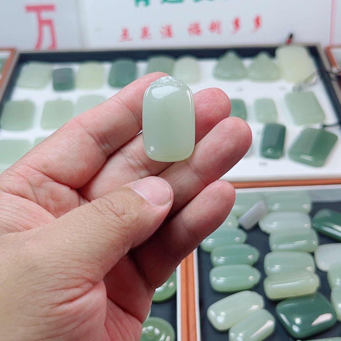 和田玉未镶嵌颈饰