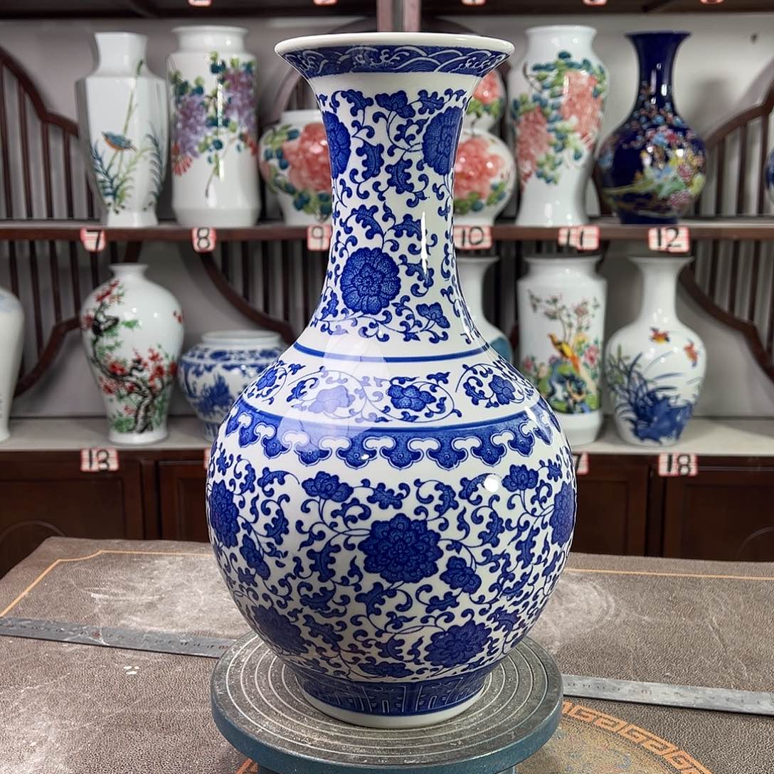 陶摆件景德镇陶瓷缠枝