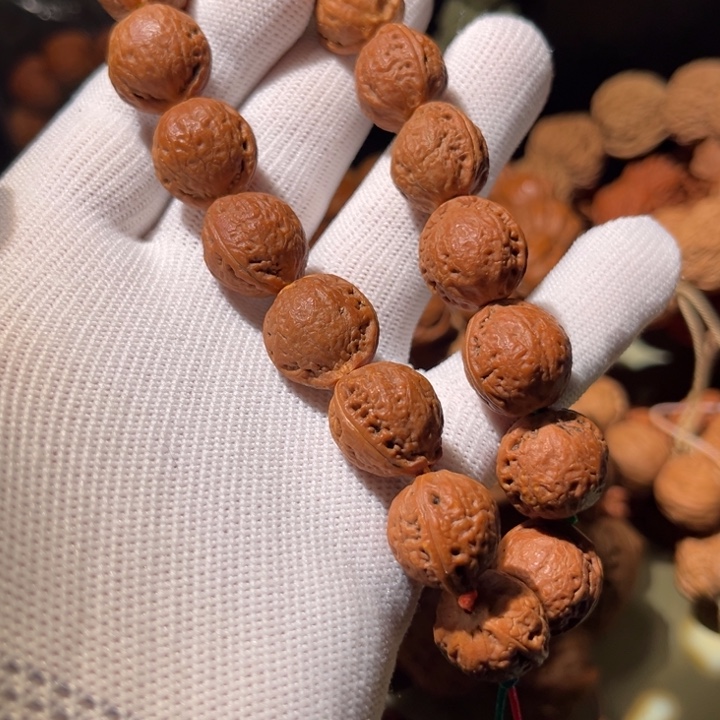 文玩核桃手串…………30