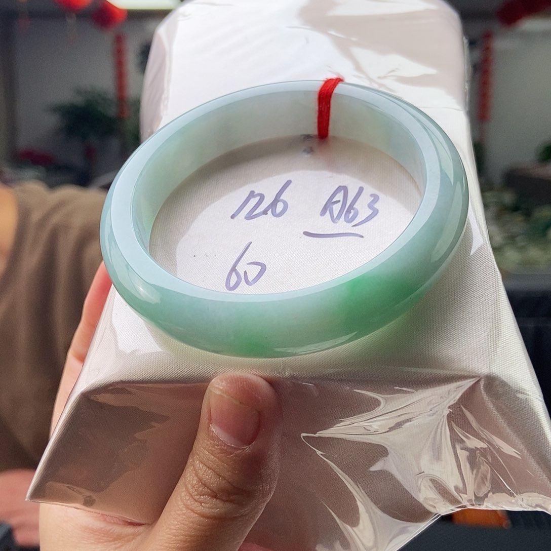 翡翠手镯未镶嵌拍一发一