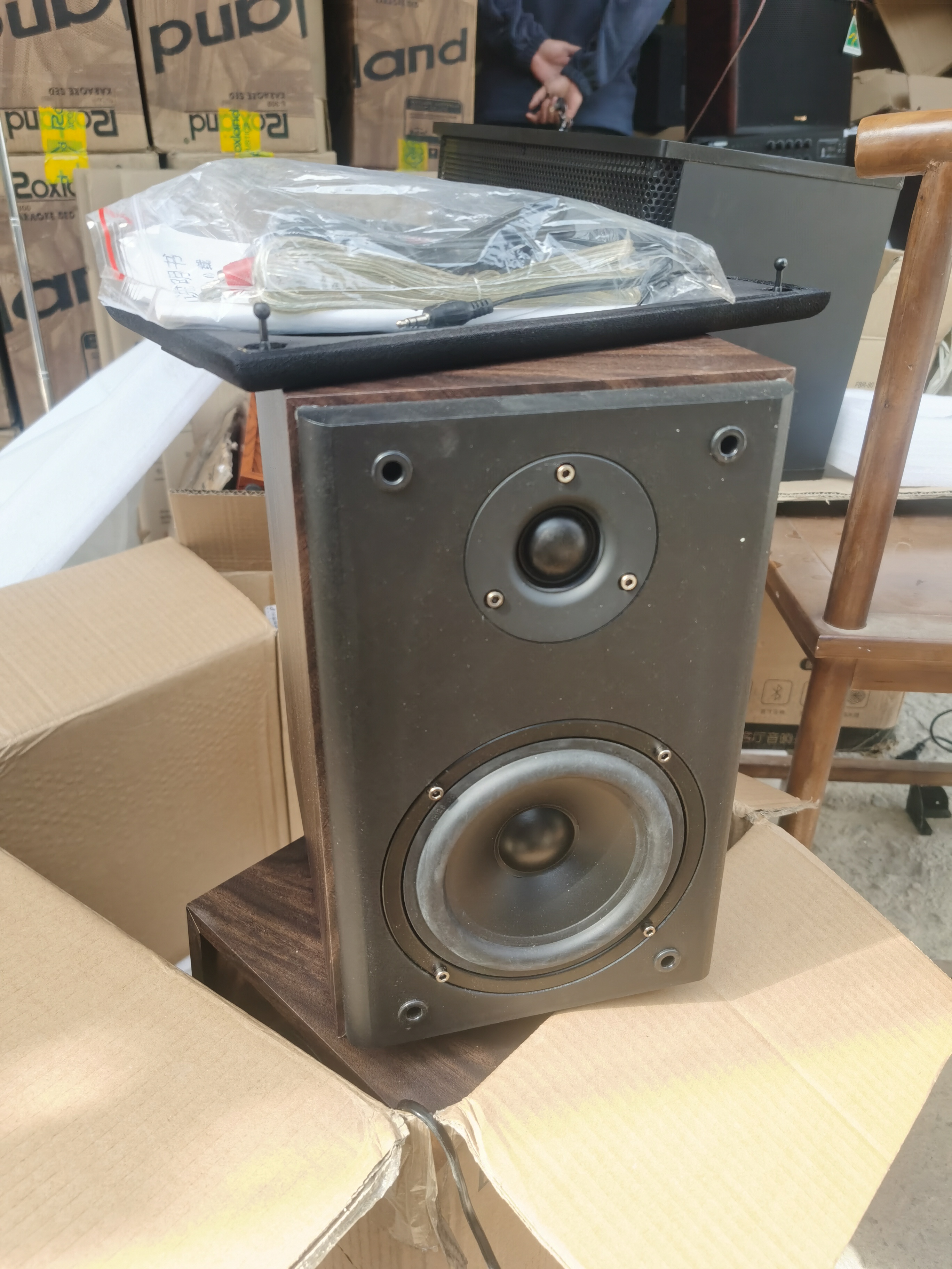 未使用  退件，不包邮5.5寸有缘音箱角坏