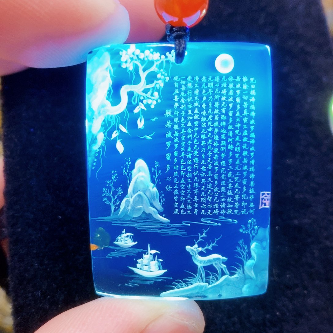 【闪购商品】未镶嵌颈饰金珀琥珀阴雕