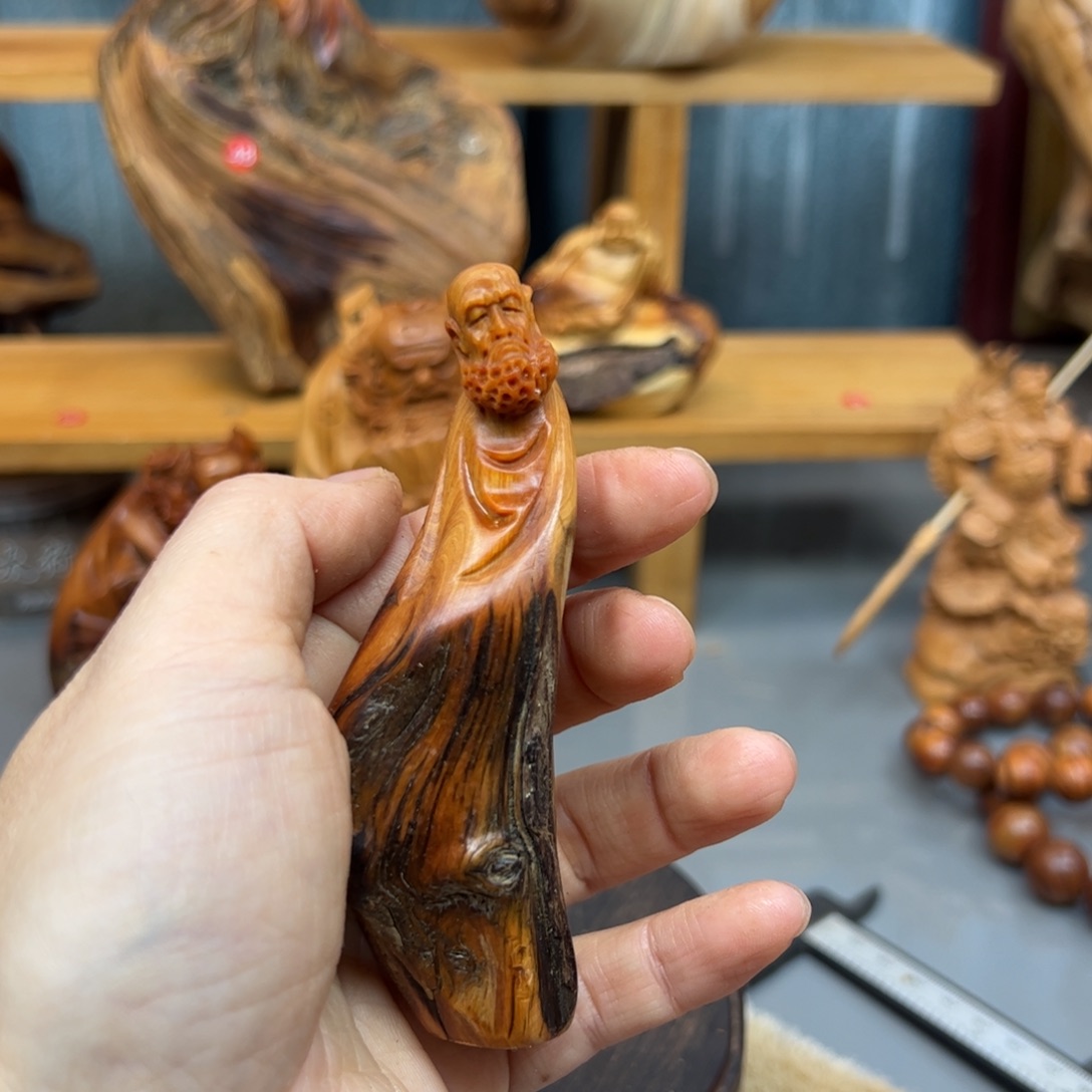 自***r柏木崖柏木摆件手把件