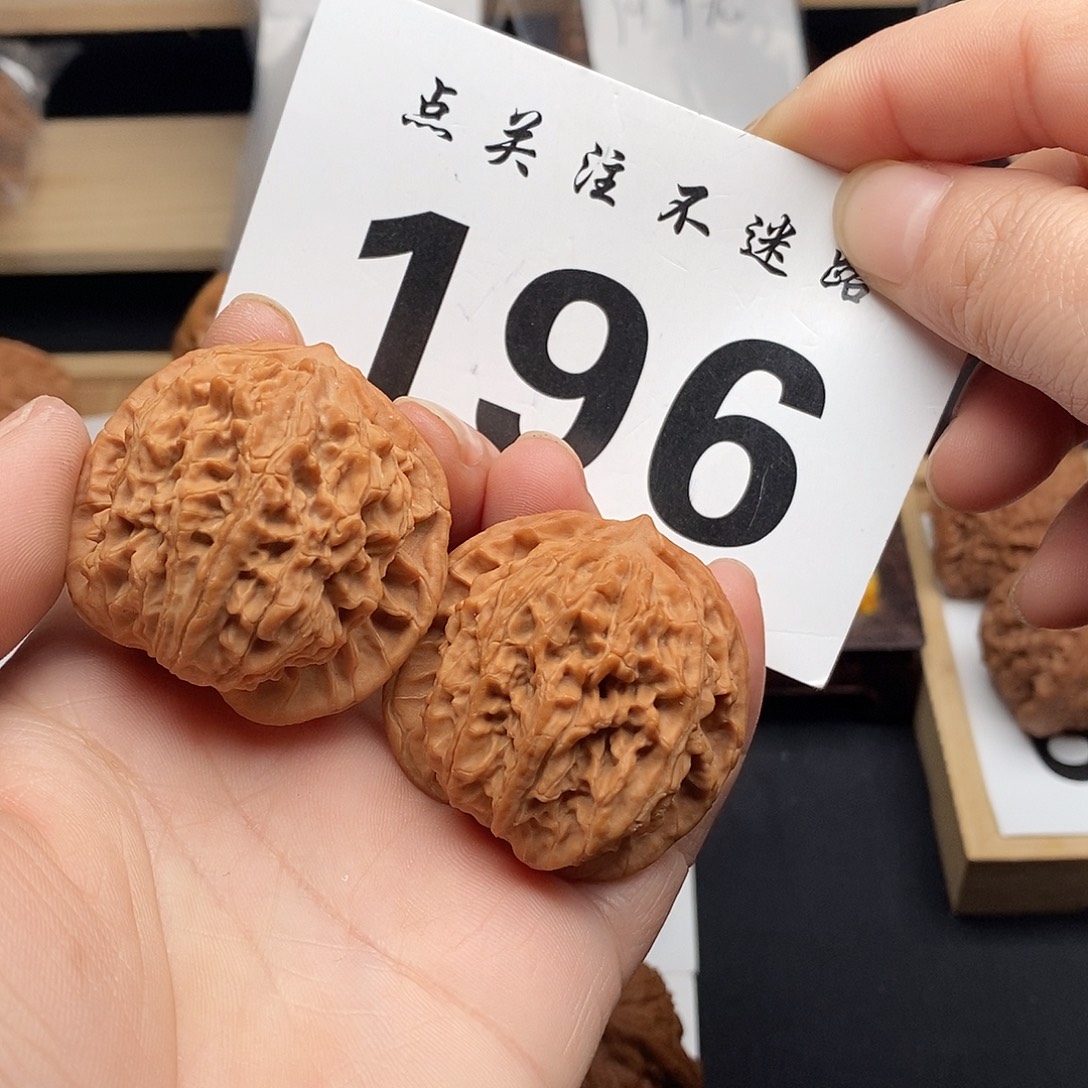 核桃40盘龙纹。     
