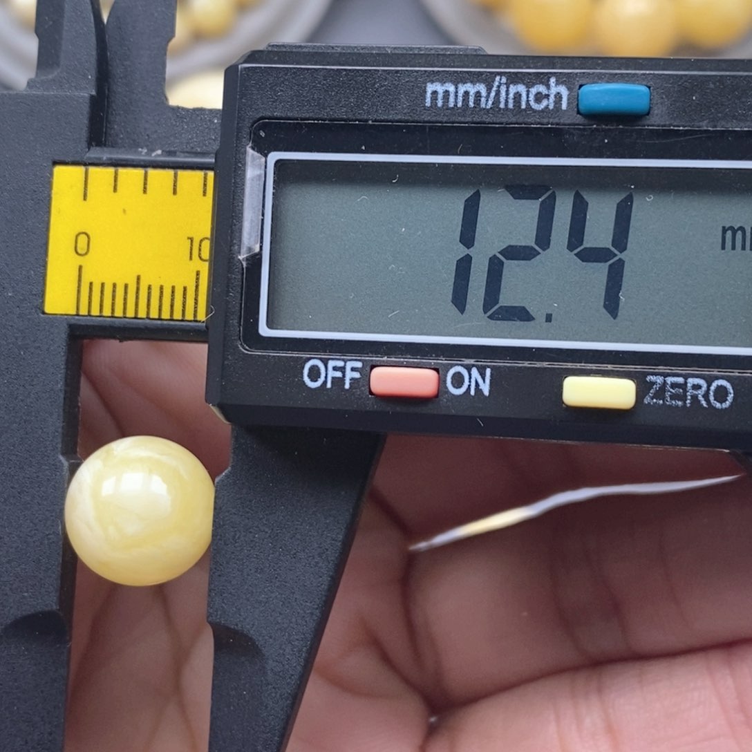 蜜蜡未镶嵌珠宝奇石