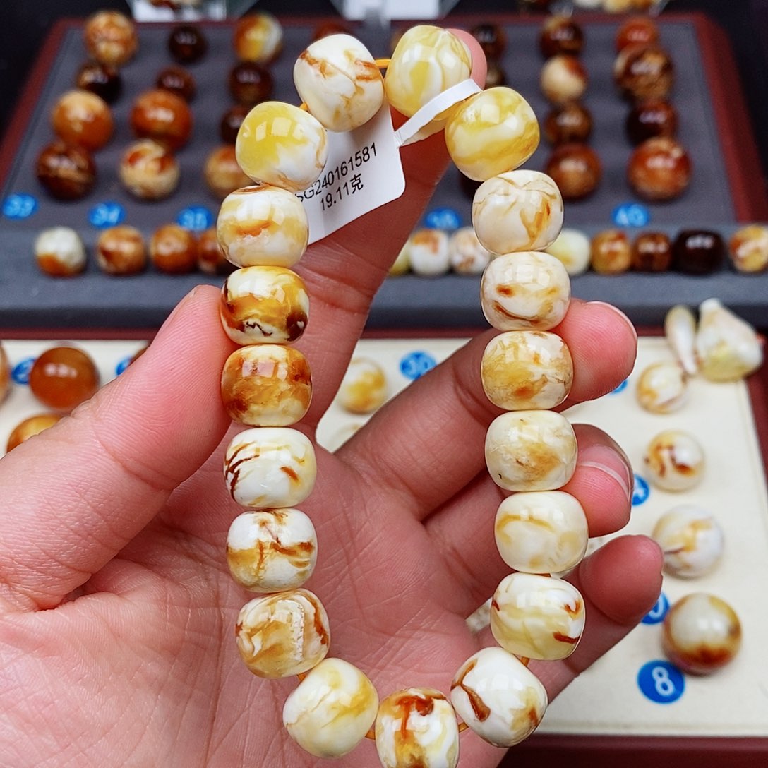 蜜蜡裸石未镶嵌难*蜜蜡