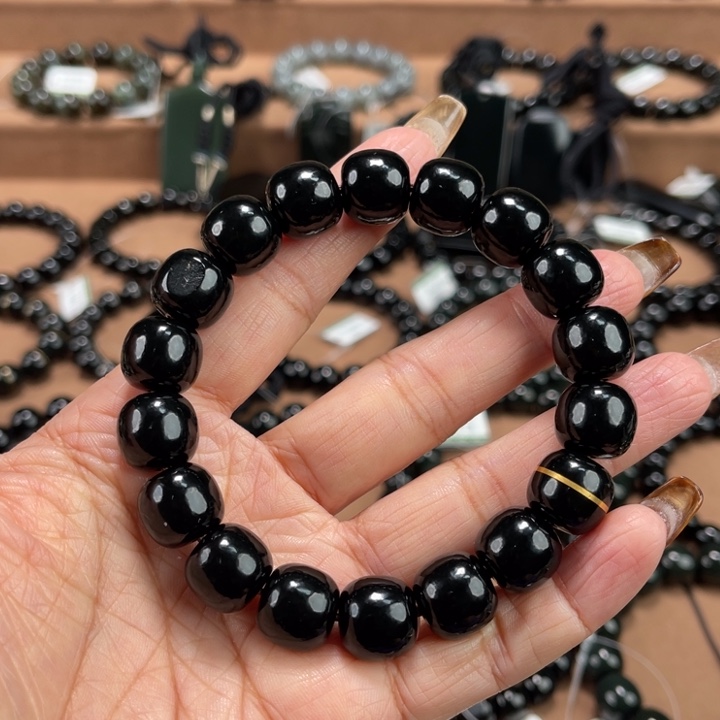 等***来和田玉未镶嵌手链