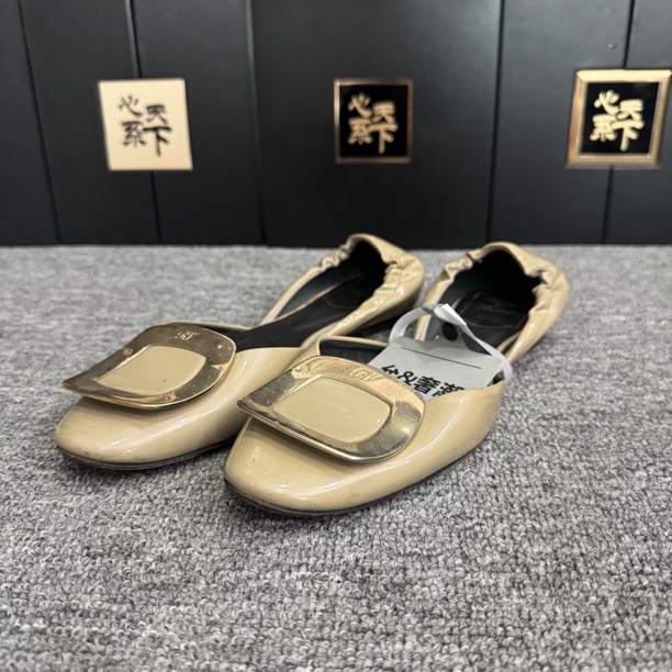 95新 Roger Vivier/罗杰·维威耶 浅绿方扣平底鞋34码ysc3268