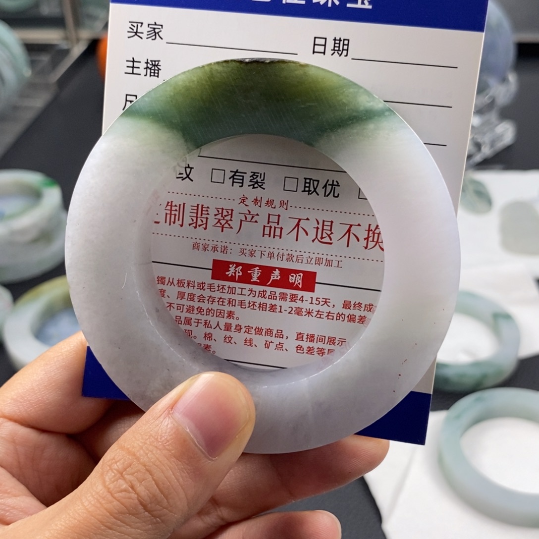 凤***蝶定制翡翠未镶嵌正圈