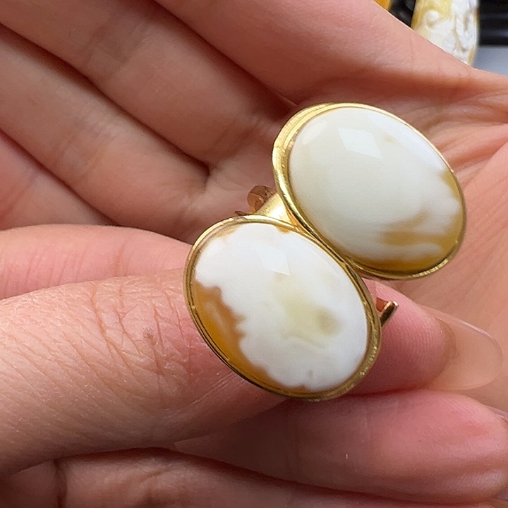 扎***璐蜜蜡未镶嵌珠宝奇石