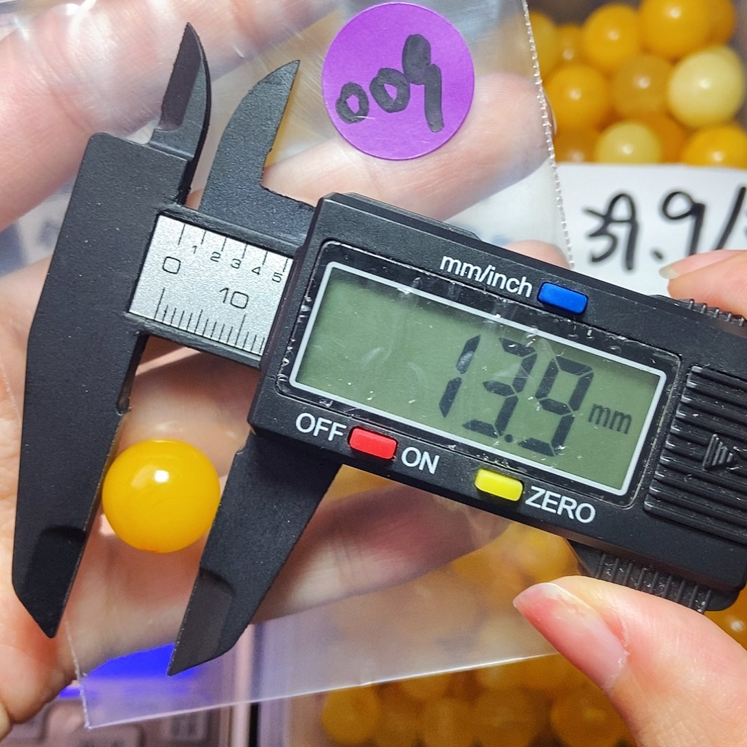 未镶嵌琥珀裸石微瑕圆珠009