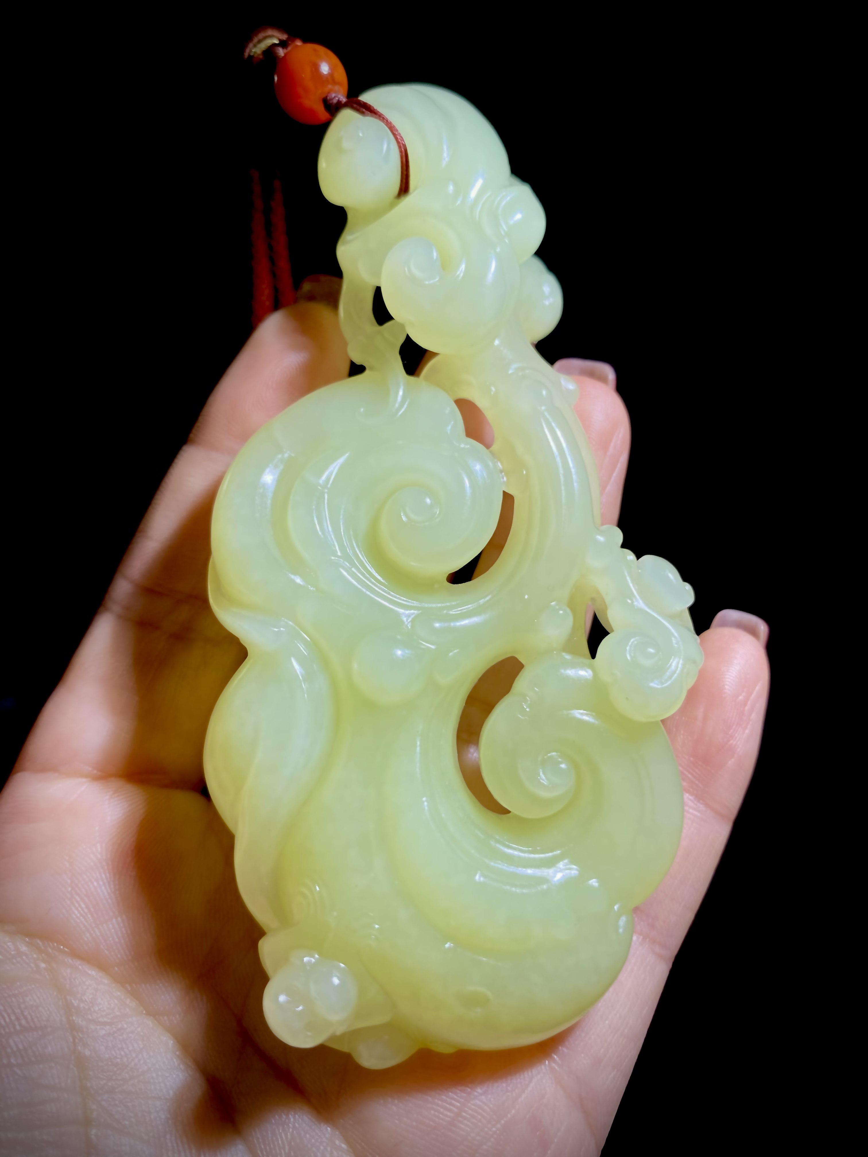 和田玉且末鸡油黄如意把件112克