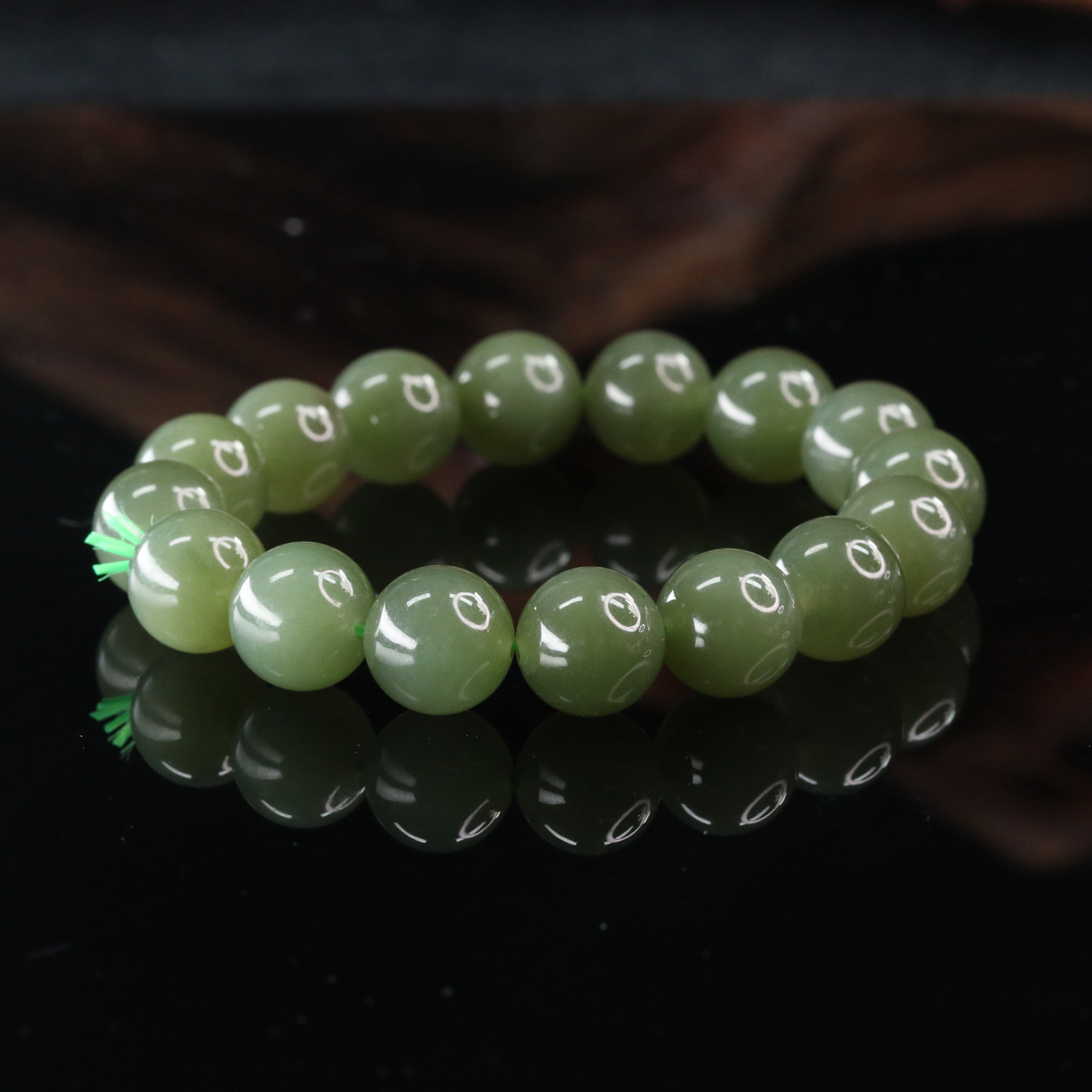 1和田玉湖水绿手串/500335北京中保拍卖