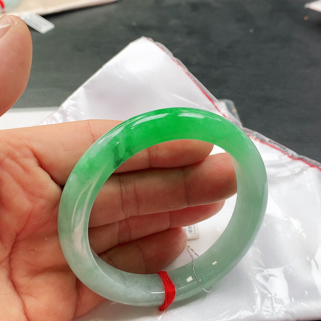 未镶嵌手镯翡翠天然翡翠手镯