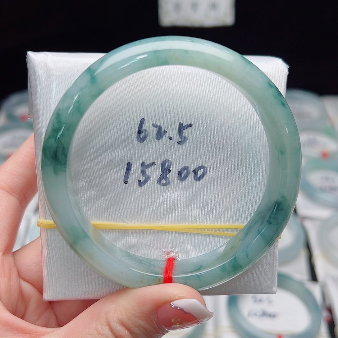 翡翠手镯未镶嵌天然