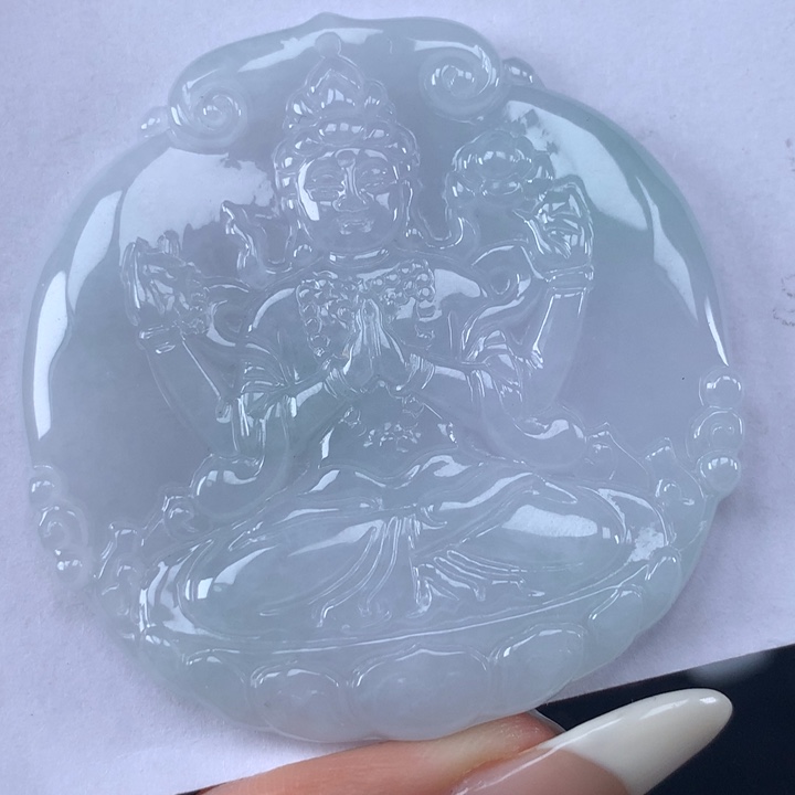 颈饰未镶嵌翡翠千手观音的