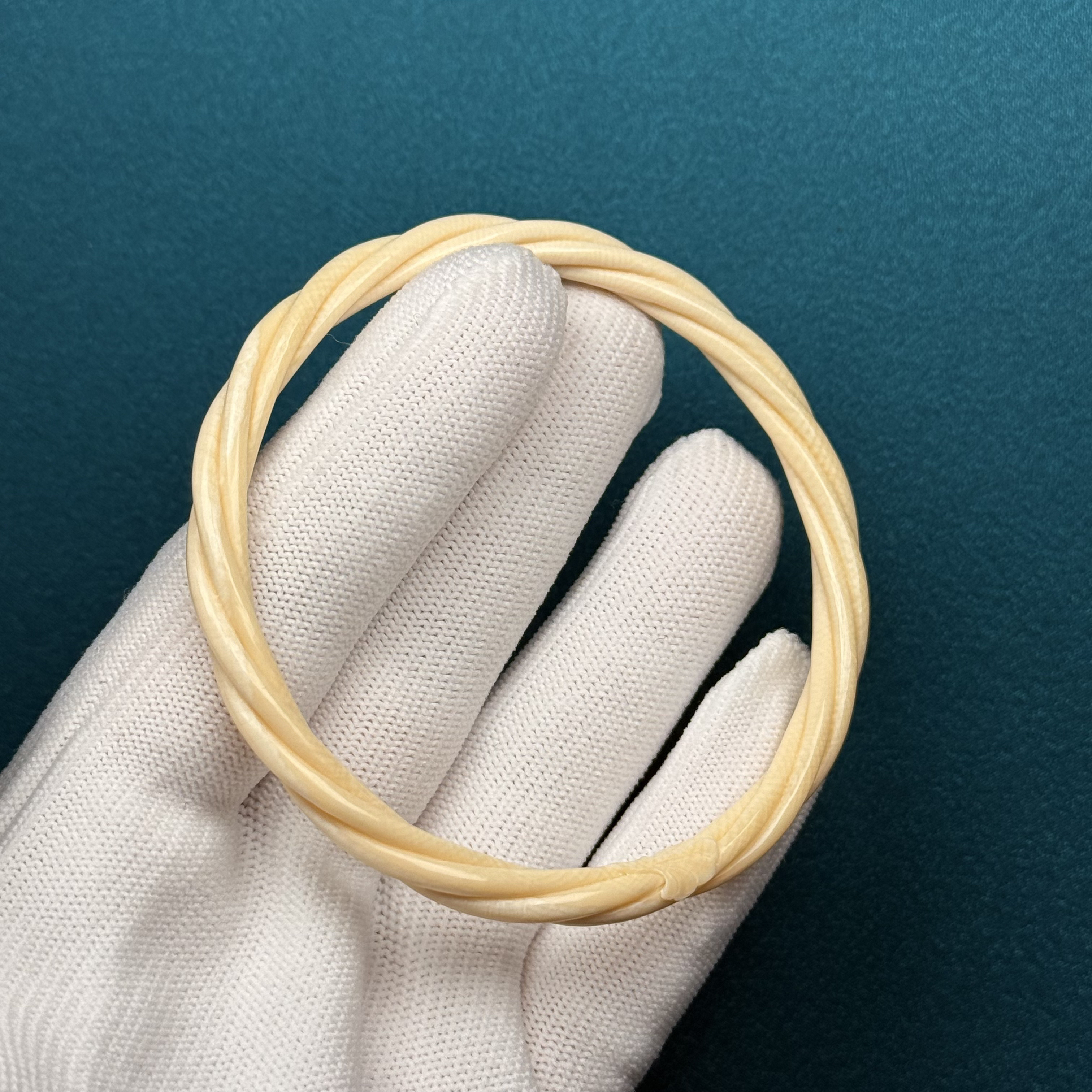 U41-80天然猛犸牙 6mm雕刻麻花手镯 内径62mm一物一图假一罚十