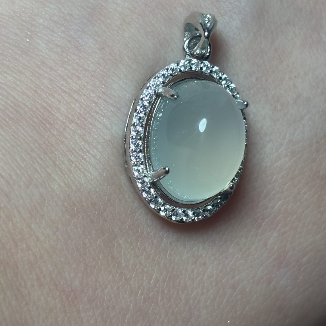 精美岫玉白冰镶嵌吊坠