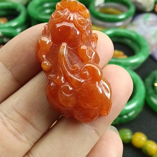 翡翠颈饰未镶嵌翡翠