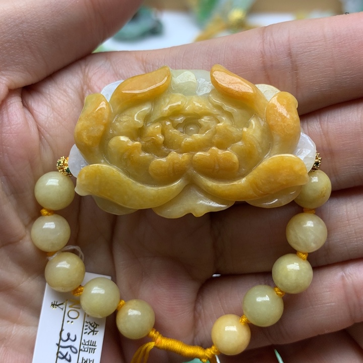 翡翠颈饰未镶嵌翡翠